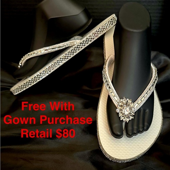 Maggie Sottero Memories Corset Wedding Gown w/Bustle & Free Bling Flip Flops - Picture 6 of 6